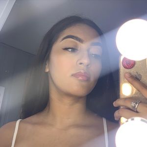 Meet your Posher, Ariana